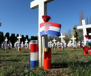 18.11.2019., Vukovar - Dan sjecanja na zrtvu Vukovara 1991.-2019. Kolonom sjecanja od vukovarske bolnice do memorijalnog groblja odaje se pocast Gradu Heroju, njegovoj zrtvi i stanovnicima tog grada. U Koloni sjecanja sudjelovali su hrvatski branitelji s clanovima obitelji poginulih, ubijenih i zatocenih branitelja, drzavni vrh i brojni gradjani. Photo: Emica Elvedji/PIXSELL