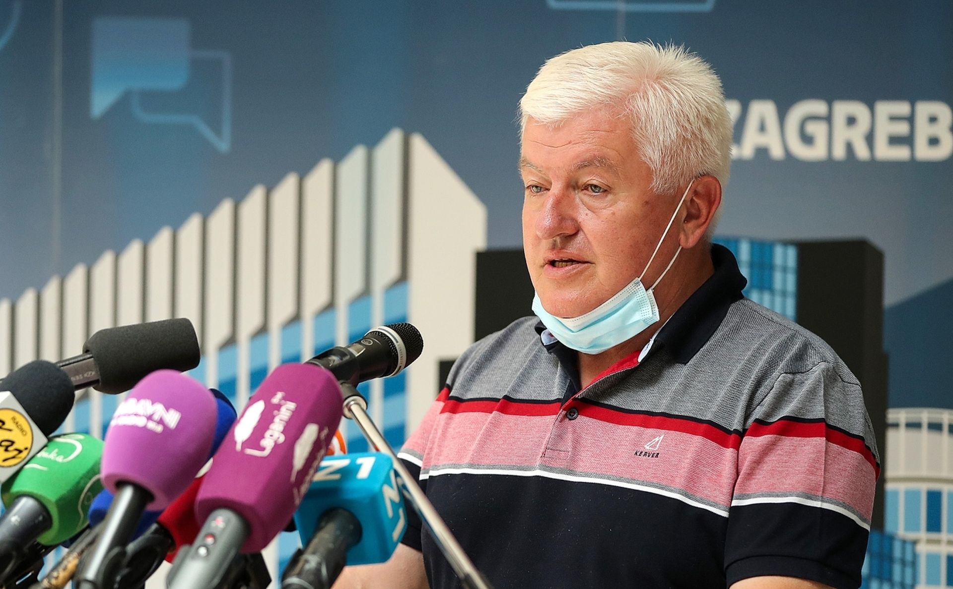 20.07.2020., Zagreb - Konferencija za medije Stozera civilne zastite grada Zagreba i gradonacelnika Milana Bandica odrzana je u Gradskoj upravi nakon cega su tri obitelji ciji su domovi osteceni u potresu dobile gradske stanove na koristenje. Zvonimir Sostar. 
Photo: Goran Stanzl/PIXSELL