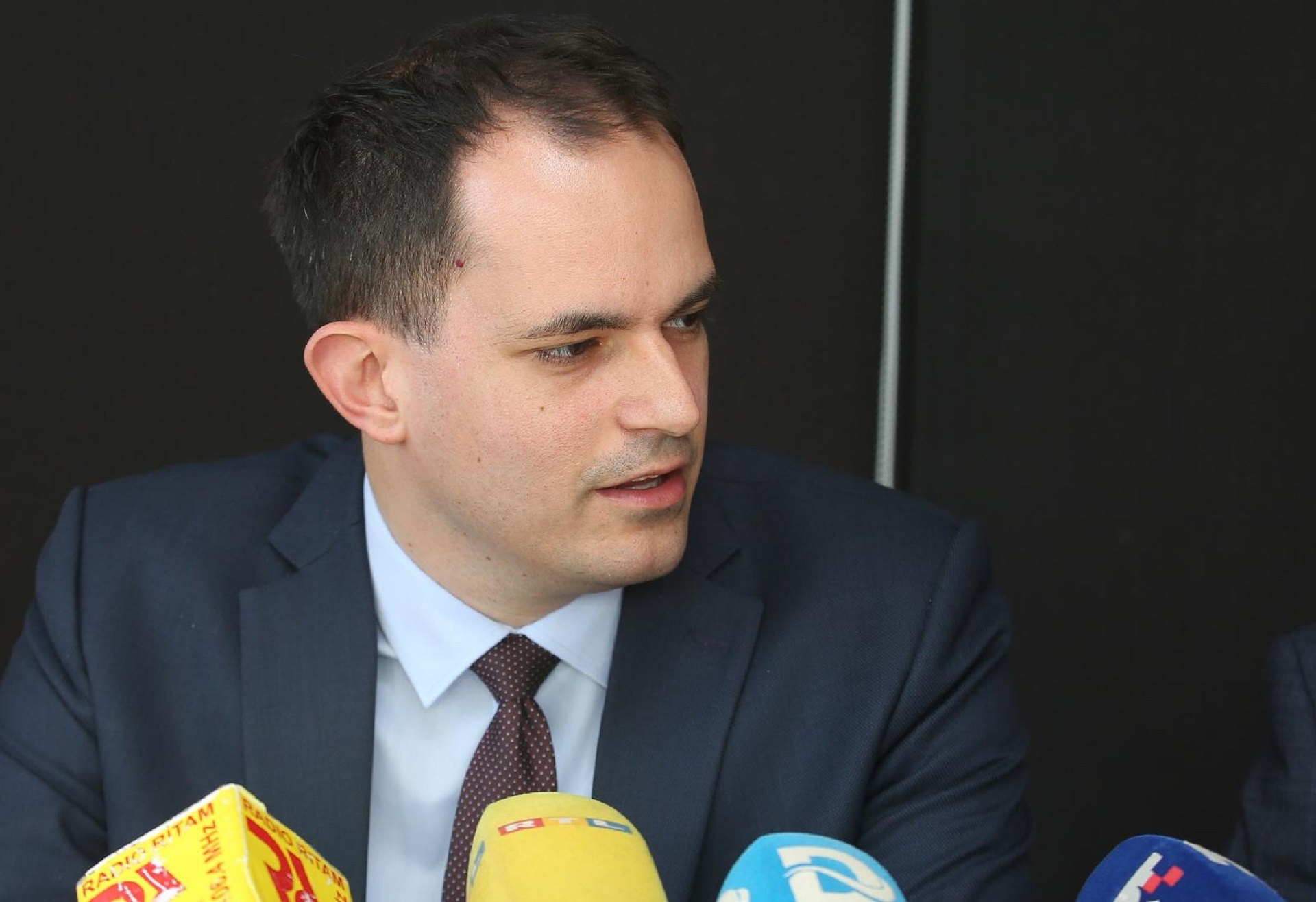 21.02.2020., Sibenik - Na tvrdjavi Barone potpisan je ugovor za projekt "Povecanje integrirane mobilnosti na podrucju Grada Sibenika". Ugovor su potpisali ministar mora, prometa i infrastrukture Oleg Butkovic, direktor Gradskog parkinga d.o.o. Goran Bulat i Tomislav  Petric, ravnatelj Sredisnje agencije za financiranje i ugovaranje programa i projekata Europske unije.Svecanom  potpisivanju, uz gradonacelnika Zeljka Burica nazocili su ministar regionalnog razvoja i fondova Europske unije Marko Pavic te ministar uprave Ivan Malenica.
Photo: Dusko Jaramaz/PIXSELL