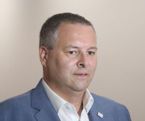 21.07.2020.,Sibenik-U Sibeniku, u Interpretacijskom centru katedrale sv. Jakova „Civitas sacra“ odrzan je koordinacijski sastanak Hrvatske turisticke zajednice s turistickim zajednicama Sibensko-kninske zupanije. Uz direktora HTZ-a Kristjana Stanicica, koordinacijskom sastanku prisustvovali su direktorica TZ Sibensko-kninske Zeljana Sikic te svih 18 predstavnika turistickih zajednica gradova i opcina s podrucja Sibensko-kninske zupanije.
Photo: Dusko Jaramaz/PIXSELL