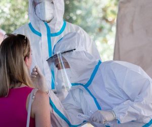 21.08.2020., Rijeka -  Veliki broj turista testira se na koronavirus ispred zavoda za javno zdravstvo u Rijeci.  Nel Pavletic/PIXSELL