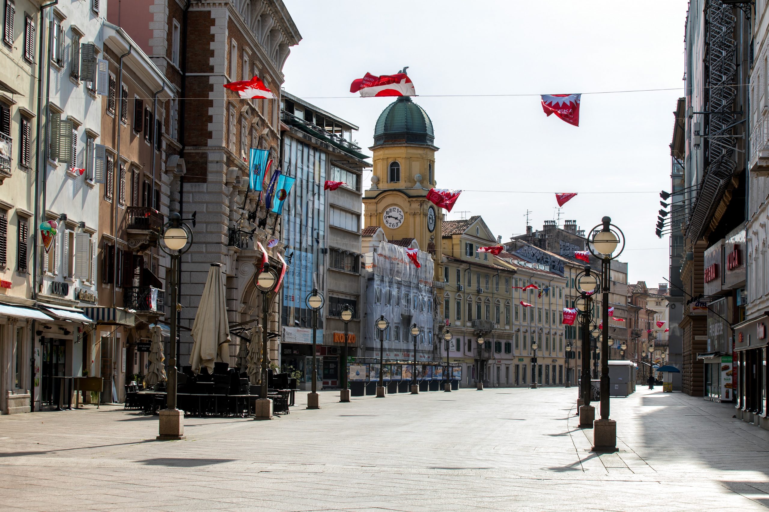 22.3.2020., Rijeka -  Nakon uvodenja rigoroznijih mjera danas je uzi centar grada u potpunosti prazan. Photo: Nel Pavletic/PIXSELL