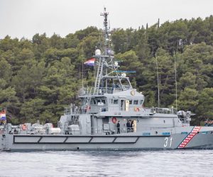 22.06.2020., Cavtat, Konavle - Predsjednik RH Zoran Milanovic otisao je u dvodnevni posjet Crnoj Gori,i z Cavtata, obalnim ophodnim brodom Hrvatske ratne mornarice ‘Omis’. 
Photo: Grgo Jelavic/PIXSELL