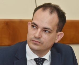 23.06.2020., Drnis - Grad Drnis i Sredisnji drzavni ured za obnovu i stambeno zbrinjavanje potpisali su Sporazum o izgradnji visestambene zgrade u Drnisu na predjelu Pazar. ministar uprave Ivan Malenica. Photo: Hrvoje Jelavic/PIXSELL