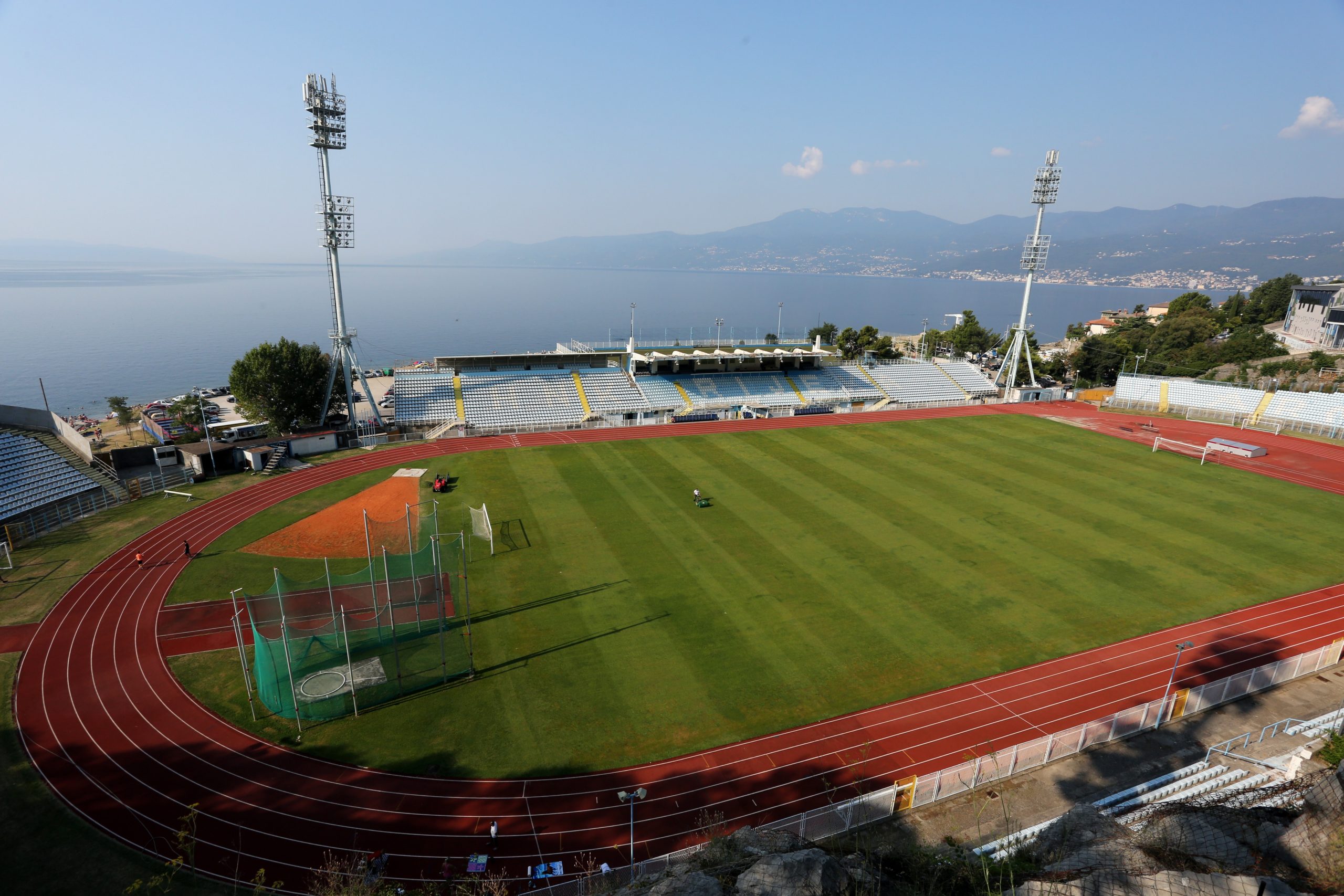 Rijeka: Uređenje travnjaka i tribina Kantride za prijateljsku utakmicu između Rijeke i Maribora 24.08.2018., Rijeka - U tijeku je uredjenje travnjaka i tribina stadiona Kantride na kojemu ce se odigrati prijateljska utakmica izmedju Rijeke i Maribora. Photo: Goran Kovacic/PIXSELL