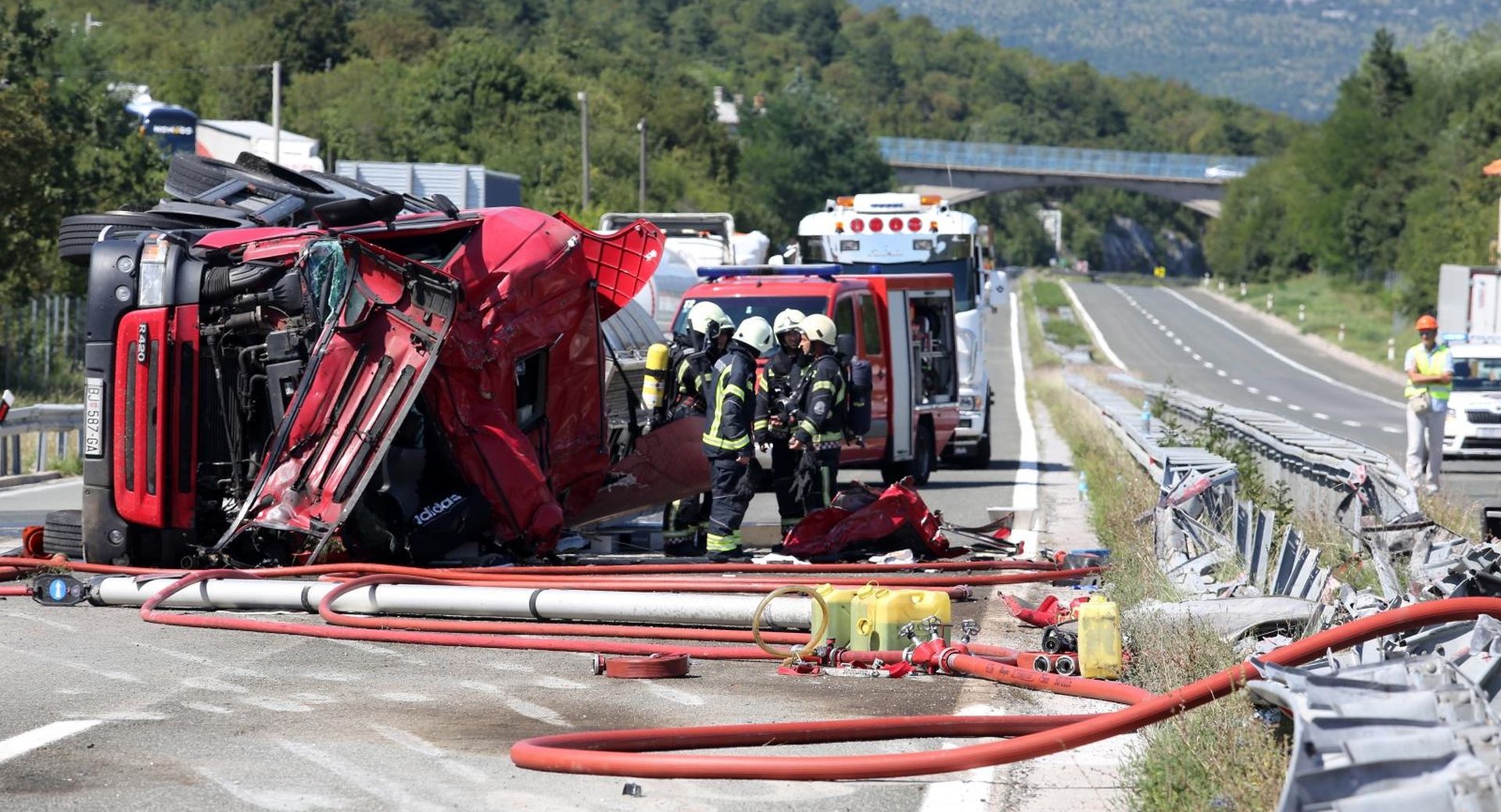 24.08.2020., Rijeka - Kamion cisterna prevrnula se na autocesti Rijeka - Zagreb kod benzinske crpke na Cavlima.
Photo: Goran Kovacic/PIXSELL