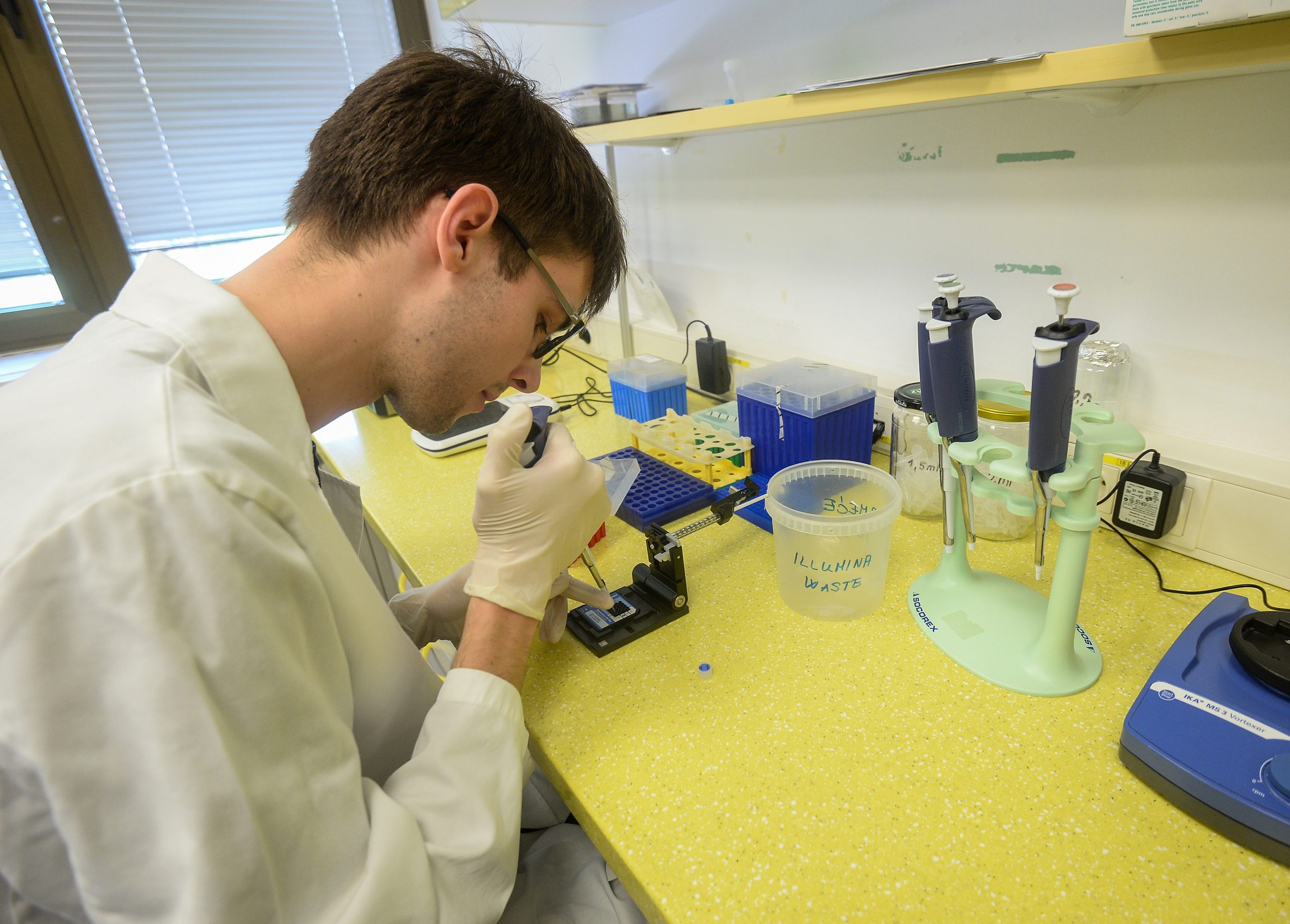 25.04.2020., Institut Rudjer Boskovic, Zagreb - Prva detaljna analiza genoma SARS-CoV-2, uzrocnika bolesti COVID-19, provedena je na Institutu Rudjer Boskovic (IRB) u Laboratoriju za naprednu genomiku pod vodstvom dr. sc. Olivera Vugreka.Photo: Marko Prpic/PIXSELL