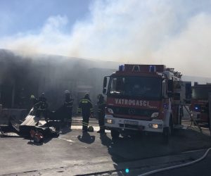 25.08.2029., Kastel Novi - Gasenje pozara u tvornici za preradu ribe u Kastel Novom.
Photo: Ivo Cagalj/PIXSELL