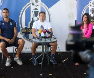 25.08.2020., Zagreb - Konferencija za medije NK Lokomotivina uoci drugog pretkola Lige prvaka. Trener Goran Tomic i kapetan momcadi Denis Kolinger.
Photo: Marin Tironi/PIXSELL