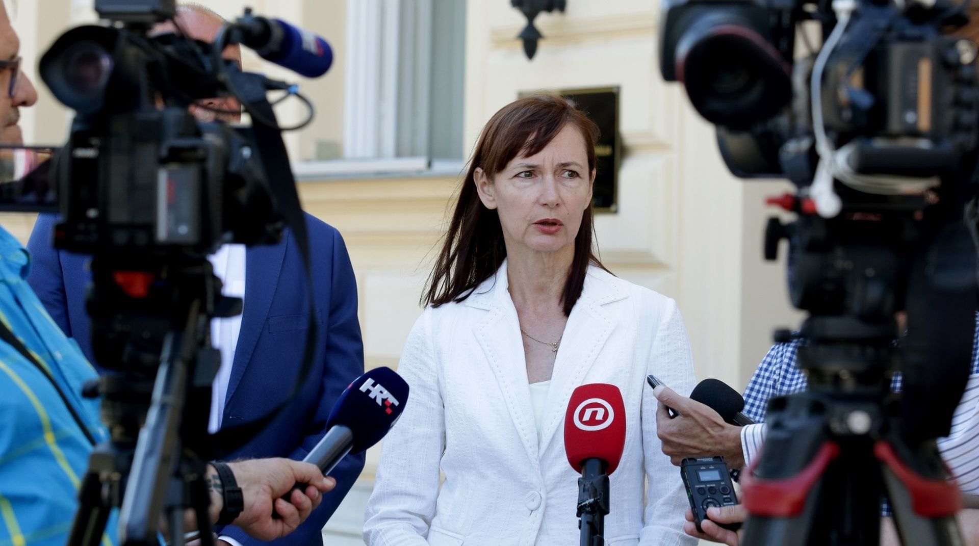 25.08.2020., Osijek - Zastupnica Domovinskog pokreta Vesna Vucemilovic odrzala je konferenciju za medije na temu ''Invazija komaraca u Osjecko - baranjskoj zupaniji''. Photo: Dubravka Petric/PIXSELL