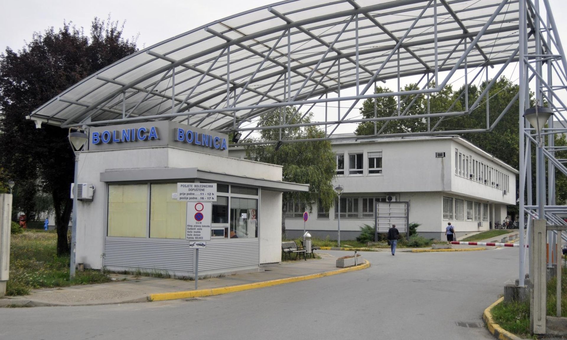 25.09.2013., Vinkovci - Sanacijski upravitelj tjera Udrugu Drustvo Nasa djeca iz Opce bolnice gdje su uredili i opremili igraonicu za male pacijente koji tamo igrom skracuju bolnicke dane.
Photo: Goran Ferbezar/PIXSELL