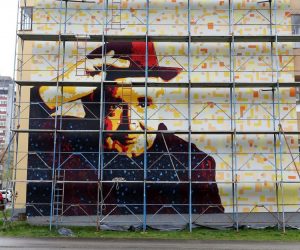 26.03.2020., Karlovac - Karlovacki slikar Leonard Lesic dovrsava mural Miroslava Krleze koji krasi procelje stambene zgrade u istoimenoj ulici u Karlovcu.
Photo: Kristina Stedul Fabac/PIXSELL