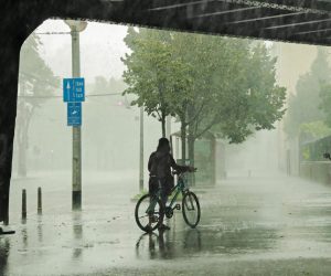 26.07.2020., Zagreb - Jaki pljusak i nevrijeme osvjezilo gradske ulice te uzrokovalo manju stetu. Photo: Sanjin Strukic/PIXSELL