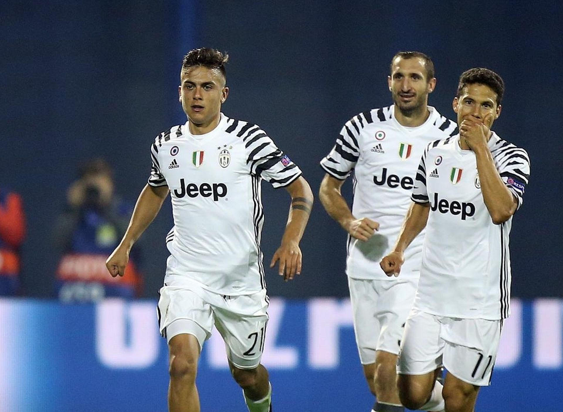 27.09.2016., stadion Maksimir, Zagreb - Liga prvaka, skupina H, 2. kolo, GNK Dinamo - Juventus FC. Paulo Dybala, Hernanes.
Photo: Goran Stanzl/PIXSELL