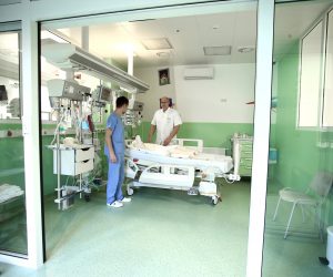 28.11.2016., Zagreb - Klinika za djecje bolesti Zagreb. Voditelj Hitne kirurske sluzbe dr. med. Zoran Barcot specijalist djecje kirurgije sa djecakom koji je opecen prilikom penjanja na vagon. Odjel za opekline i plasticnu kirurgiju. 
Photo: Sanjin Strukic/PIXSELL