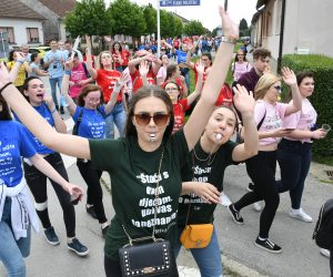 29.05.2020., Bjelovar - Bjelovarski maturanti napravili spontanu Norijadu. Naime, zbog jos uvijek vazecih preporuka o izbjegavanju masovnijih skupova, Grad ove godine nije organizirao Dan maturanata, no srednjoskolci koji se oprastaju od skole nisu mogli odoliti zovu Norijade, te su spontano napravili popodnevnu povorku gradskim ulicama. Iako ce tulum uz glazbu izostati, setnja ce biti  dobra utjeha za preko tisucu maturanta koliko ih je bilo u povorci.   
Photo:Damir Spehar/PIXSELL