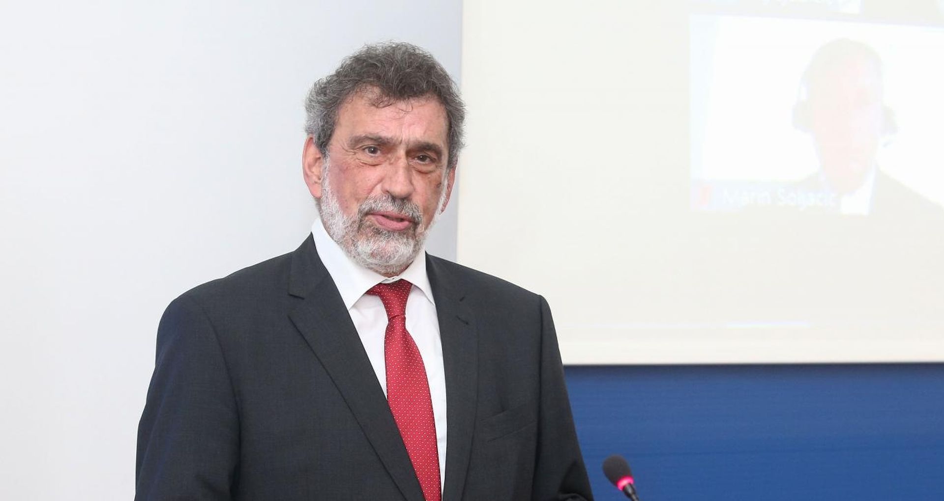 29.07.2020., Zagreb - Ministar znanosti i obrazovanja Radovan Fuchs dobitnicima urucio Nagrade Soljacic i Nagrade Sakac.
Photo: Matija Habljak/PIXSELL