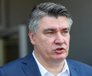 30.07.2020., Krapina - Predsjednik Republike Zoran Milanovic prisustvovao je otvaranju Poslovno-tehnoloskog inkubatora Krapinsko-zagorske zupanije. Izjava za medije predsjednika Republike Zorana Milanovica nakon obilaska Poslovno-tehnoloskog inkubatora i prezentiranje Centra za robotiku i nove tehnologije Srednje skole Krapina.
Photo: Igor Kralj/PIXSELL