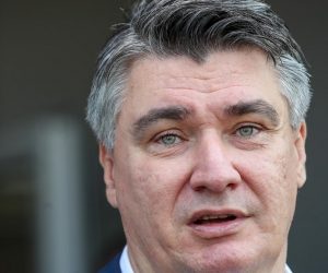 30.07.2020., Krapina - Predsjednik Republike Zoran Milanovic prisustvovao je otvaranju Poslovno-tehnoloskog inkubatora Krapinsko-zagorske zupanije. Izjava za medije predsjednika Republike Zorana Milanovica nakon obilaska Poslovno-tehnoloskog inkubatora i prezentiranje Centra za robotiku i nove tehnologije Srednje skole Krapina.
Photo: Igor Kralj/PIXSELL