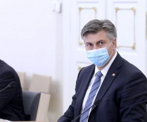 30.07.2020., Zagreb - Sjednica Vlade RH odrzana danas u Banskim dvorima pocela je Informacijama o aktualnom stanju i poduzetim aktivnostima vezanim za koronavirus u Republici Hrvatskoj. Andrej Plenkovic, predsjednik Vlade RH Photo: Patrik Macek/PIXSELL