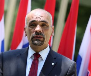 30.07.2020., Knin - Ispred Gradskog poglavarstva Grada Knina odrzana je konferencija za medije povodom obiljezavanja 25. obljetnice VRO Oluja. Na konferenciji za medije sudjelovali su clanovi Organizacijskog odbora za obiljezavanje Dana pobjede i domovinske zahvalnosti, Dana hrvatskih branitelja i 25. obljetnice vojno redarstvene operacije Oluja - predstavnici Ministarstva obrane, Ministarstva unutarnjih poslova, Ministarstva hrvatskih branitelja, Grada Knina, Sibensko-kninske zupanije i Hrvatskog zavoda za javno zdravstvo koji je prezentirao tijek priprema i program sredisnje svecanosti koja ce se odrzati 5. kolovoza 2020. u Kninu. Marko Jelic, gradonacelnik Knina.
Photo: Dusko Jaramaz/PIXSELL
