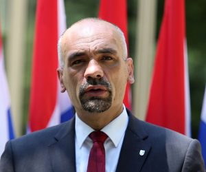 30.07.2020., Knin - Ispred Gradskog poglavarstva Grada Knina odrzana je konferencija za medije povodom obiljezavanja 25. obljetnice VRO Oluja. Na konferenciji za medije sudjelovali su clanovi Organizacijskog odbora za obiljezavanje Dana pobjede i domovinske zahvalnosti, Dana hrvatskih branitelja i 25. obljetnice vojno redarstvene operacije Oluja - predstavnici Ministarstva obrane, Ministarstva unutarnjih poslova, Ministarstva hrvatskih branitelja, Grada Knina, Sibensko-kninske zupanije i Hrvatskog zavoda za javno zdravstvo koji je prezentirao tijek priprema i program sredisnje svecanosti koja ce se odrzati 5. kolovoza 2020. u Kninu. Marko Jelic, gradonacelnik Knina.
Photo: Dusko Jaramaz/PIXSELL