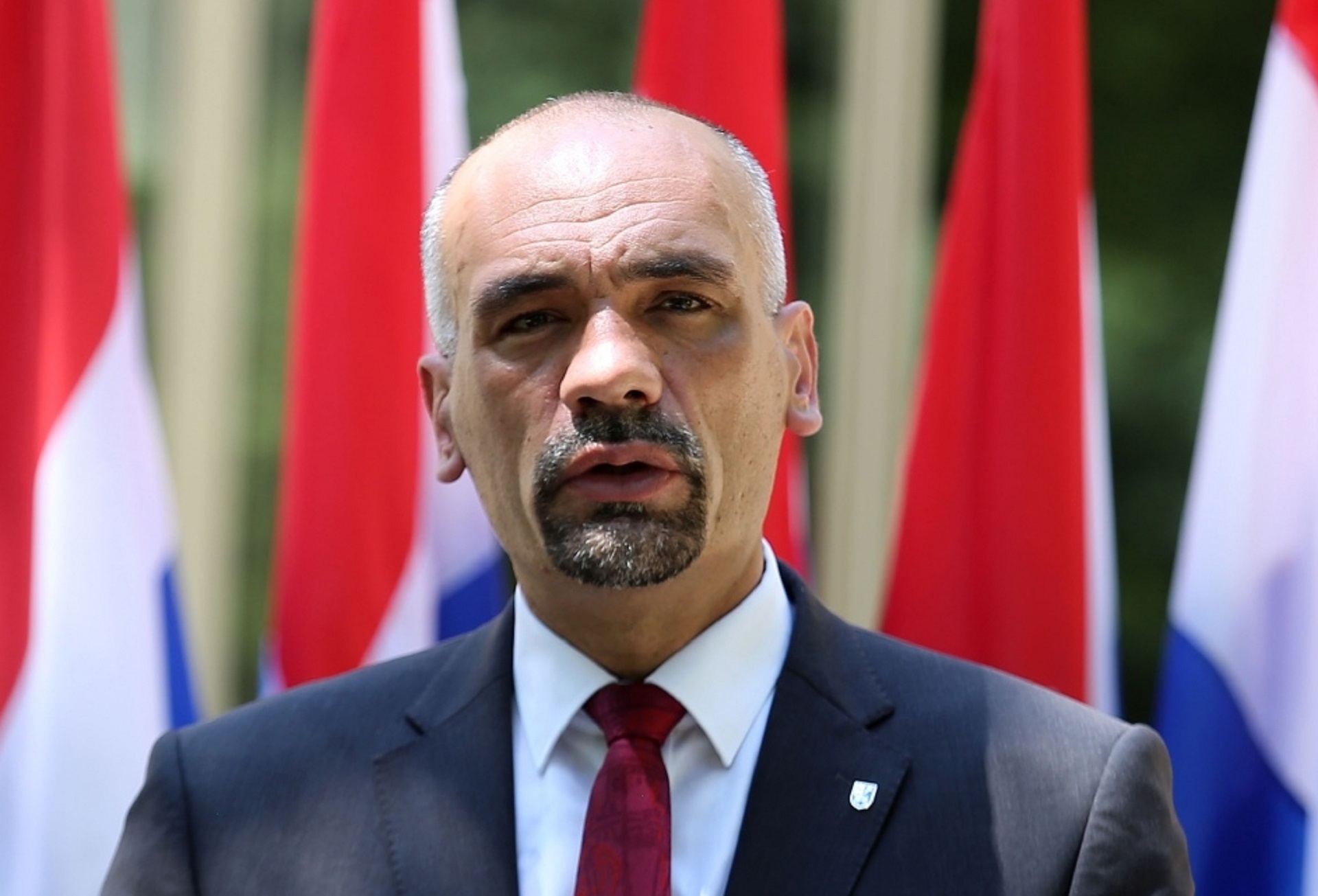30.07.2020., Knin - Ispred Gradskog poglavarstva Grada Knina odrzana je konferencija za medije povodom obiljezavanja 25. obljetnice VRO Oluja. Na konferenciji za medije sudjelovali su clanovi Organizacijskog odbora za obiljezavanje Dana pobjede i domovinske zahvalnosti, Dana hrvatskih branitelja i 25. obljetnice vojno redarstvene operacije Oluja - predstavnici Ministarstva obrane, Ministarstva unutarnjih poslova, Ministarstva hrvatskih branitelja, Grada Knina, Sibensko-kninske zupanije i Hrvatskog zavoda za javno zdravstvo koji je prezentirao tijek priprema i program sredisnje svecanosti koja ce se odrzati 5. kolovoza 2020. u Kninu. Marko Jelic, gradonacelnik Knina.
Photo: Dusko Jaramaz/PIXSELL