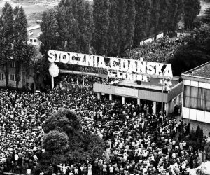 Strike at the Vladimir Lenin Shipyard in August 1980, Gdańsk/  Zenon Mirota/Wikimedia Commons