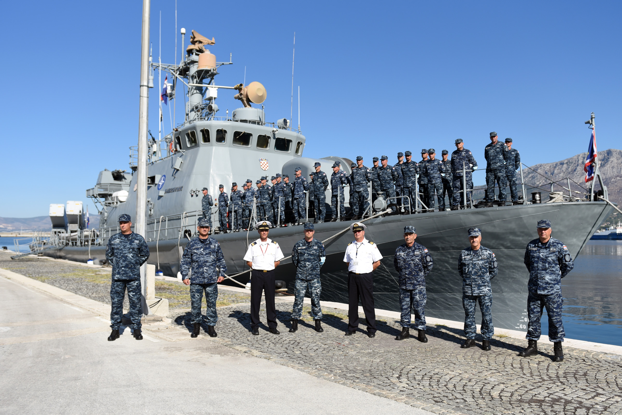 Svečani ispraćaj 3. hrvatskog kontingenta u NATO-ovu operaciju potpore miru Sea Guardian na Sredozemlju, koji čini posada i brod Hrvatske ratne mornarice RTOP – 42 "Dubrovnik", održan je 3. rujna 2019. ispred sidrišta u vojarni “Admiral flote Sveto Letica-Barba” u Splitu | Foto: MORH / M. Čobanović