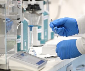 epa08612064 A general view of an analytical chemist at AstraZeneca’s headquarters in Sydney, Australia, 19 August 2020. Australian Prime Minister Scott Morrison announced Australians will be among the first in the world to receive a COVID-19 vaccine, if it proves successful, through an agreement between the government and UK-based drug company AstraZeneca.  EPA/DAN HIMBRECHTS  AUSTRALIA AND NEW ZEALAND OUT