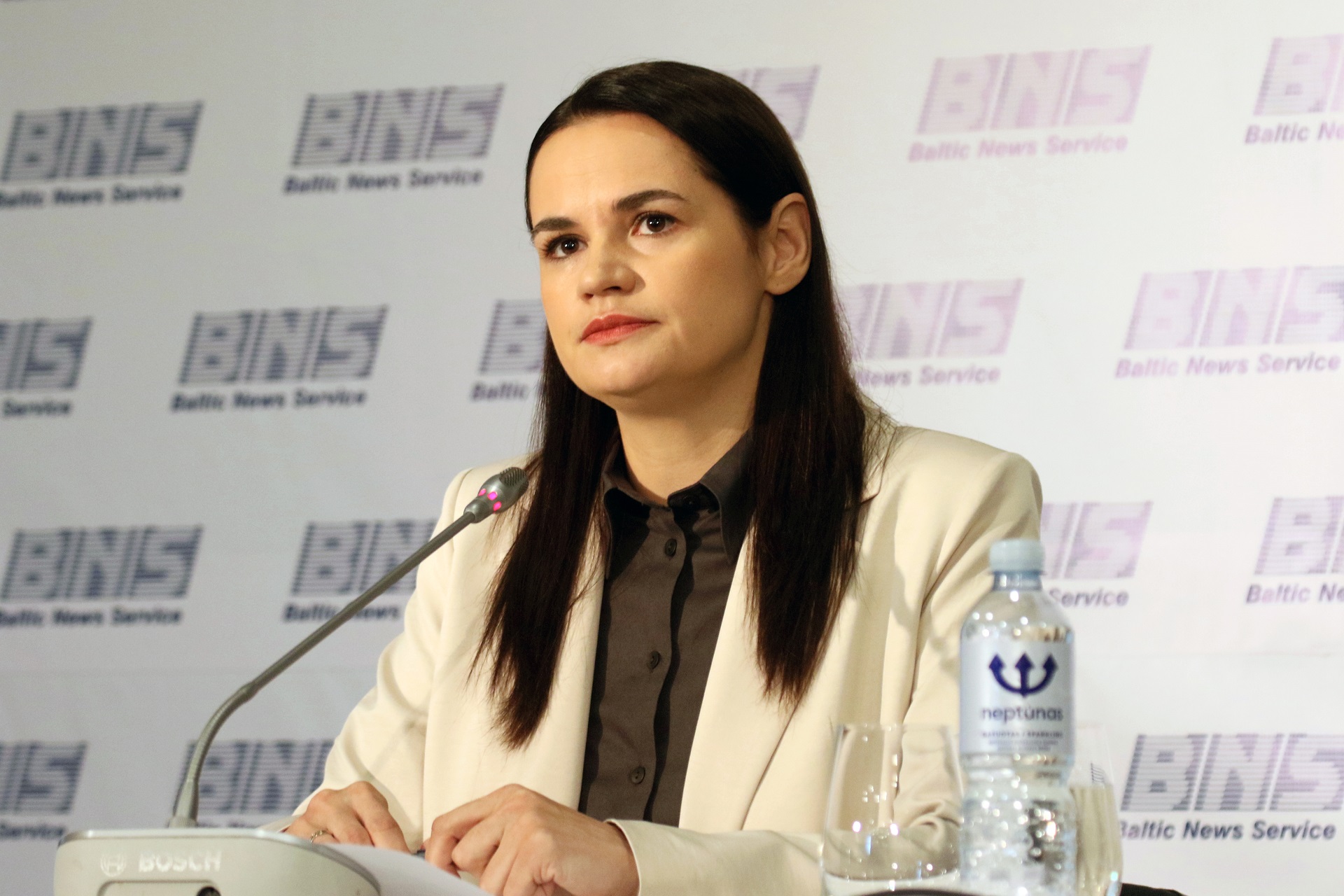 epa08616130 Belarusian opposition candidate for President, Svetlana Tikhanovskaya attends a press conference in Vilnius, Lithuania, 21 August 2020. Tikhanovskaya fled to Lithuania with her family following the 09 August Belarus presidential election. Opposition in Belarus alleges poll-rigging and police violence at protests following election results claiming that president Lukashenko had won a landslide victory in the 09 August elections.  EPA/STR