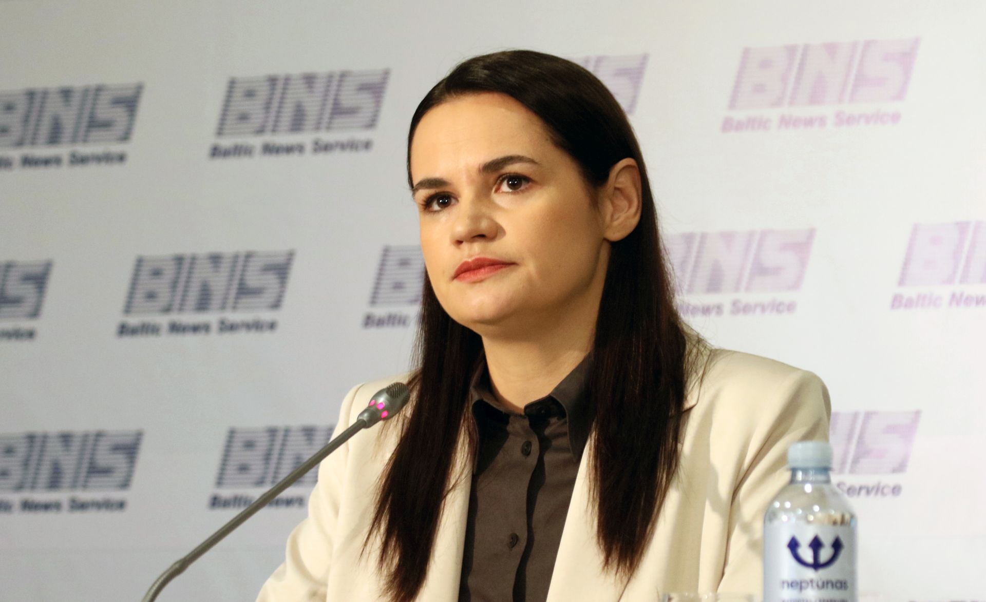 epa08616130 Belarusian opposition candidate for President, Svetlana Tikhanovskaya attends a press conference in Vilnius, Lithuania, 21 August 2020. Tikhanovskaya fled to Lithuania with her family following the 09 August Belarus presidential election. Opposition in Belarus alleges poll-rigging and police violence at protests following election results claiming that president Lukashenko had won a landslide victory in the 09 August elections.  EPA/STR