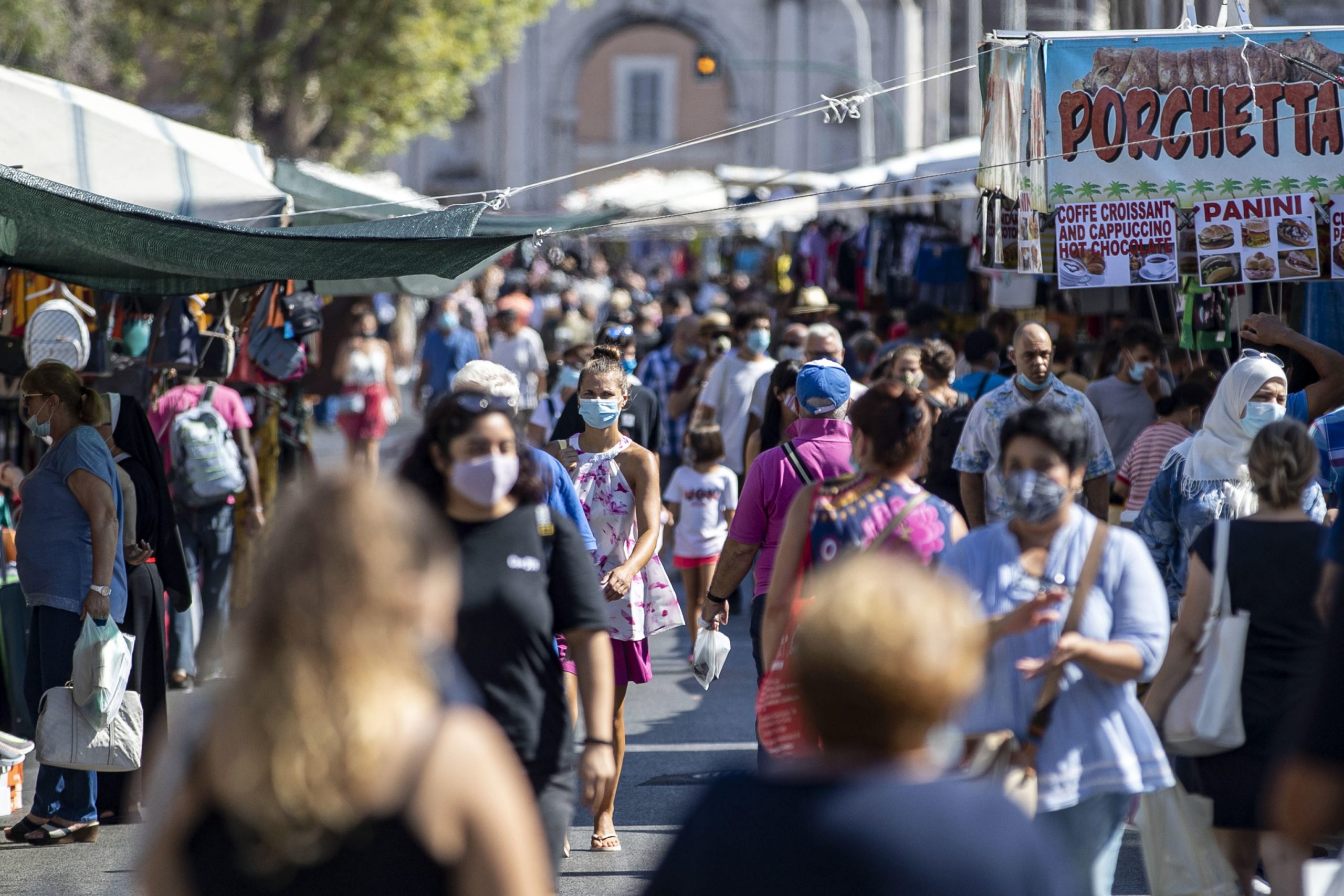 epa08619482 Romans and tourists have returned to visit the popular flea popular market at Porta Portese in Rome, Italy, 23 August 2020. After the closure due to the measures taken by the Government, the famous trading and shopping market reopens after a few months.  EPA/MASSIMO PERCOSSI