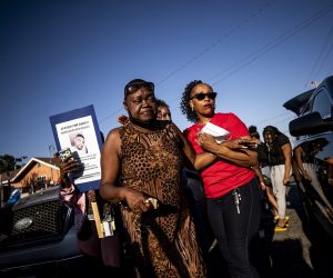 epa08640524 Dijon Kizzee's aunt Debra Ray (L) cries where Dijon Kizzee was shot by two sheriff deputies in Westmont, Los Angeles, California, USA, 01 September 2020. Dijon Kizzee, a 29-year-old Black man, was shot 20 times in the back by Los Angeles police officers after being stopped for a bicycle violation on 31 August 2020.  EPA/ETIENNE LAURENT