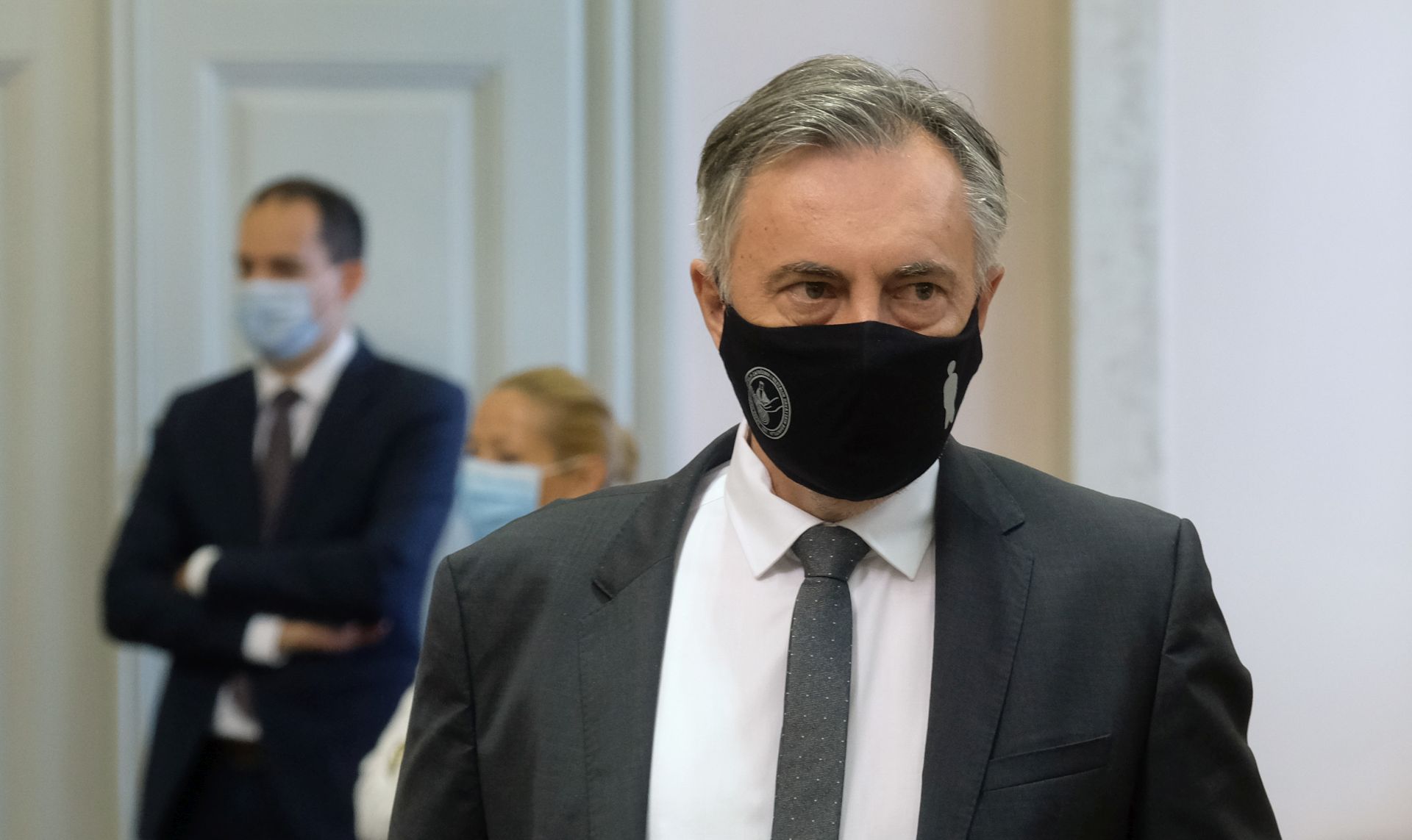 Zagreb, 02.09.2020. - Predsjednik Hrvatskoga sabora Gordan Jandroković, na zahtjev Vlade, sazvao je dvotjednu izvanrednu sjednicu kako bi se čim prije donio zakon o obnovi zgrada oštećenih potresom na području Zagreba, Krapinsko-zagorske i Zagrebačke županije
Na fotografiji Miroslav Škoro.
foto HINA/ Edvard ŠUŠAK/ es