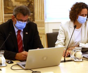 Zagreb, 3.9.2020 - Sjednica Vlade Repubike Hrvatske. Na slici ministar Radovan Fuchs i ministrica Nina Obuljen Koržinek.
Foto Hina Dario GRZELJ/ dag