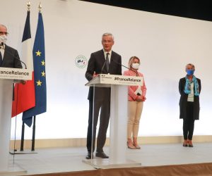 epa08643591 (L-R) French Prime Minister Jean Castex, French Economy and Finance Minister Bruno Le Maire, French Ecological Transition Minister Barbara Pompili, French Labour Minister Elisabeth Borne and French junior minister for European Affairs Clement Beaun during a press conference to present Government's crisis recovery plan for economy from the Covid-19 pandemic in Paris, France, 03 September 2020.  EPA/LUDOVIC MARIN / POOL  MAXPPP OUT