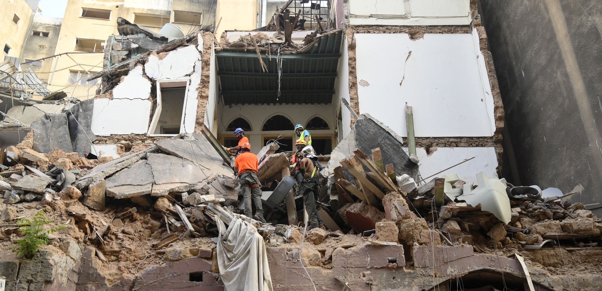 epa08644234 Rescue team from Chile work with Lebanese civil defense in a rescue mission after a scanner and a sniffer dog from the rescue team detected that there might be a survivor under the rubble at Mar Mikhael area in Beirut, Lebanon, 03 September 2020. According to Lebanese Health Ministry, at least 190 people were killed, and more than six thousand injured in the Beirut blast that devastated the port area on 04 August and believed to have been caused by an estimated 2,750 tons of ammonium nitrate stored in a warehouse.  EPA/WAEL HAMZEH