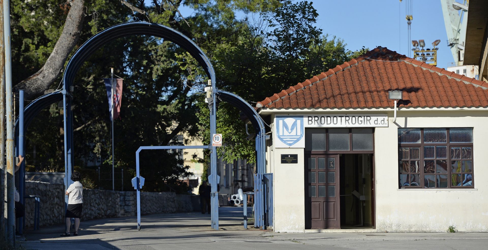 Trogir, 4.09.2020. Prosvjed radnika trogirskog B. T. HULL-a zbog neisplaćene dvije plaće.
foto HINA/ Mario STRMOTIĆ/ ms