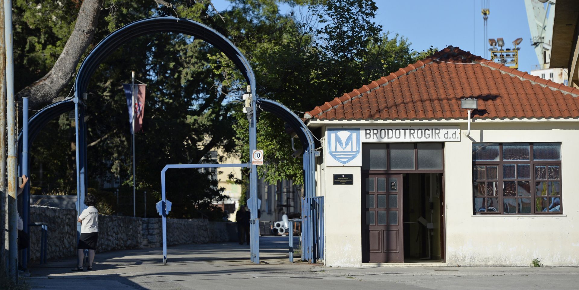 Trogir, 4.09.2020. Prosvjed radnika trogirskog B. T. HULL-a zbog neisplaćene dvije plaće.
foto HINA/ Mario STRMOTIĆ/ ms