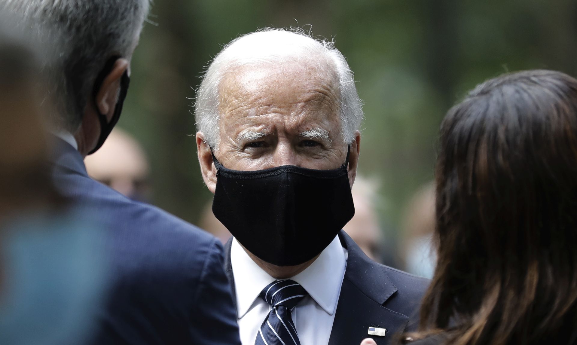 epa08662222 Former US Vice president and Democratic nominee for US president Joe Biden (C) speaks with United Airline pilots at the 19th anniversary commemoration ceremony of the 11 September 2001 terrorist attack on the World Trade Center in New York, USA, 11 September 2020.  EPA/PETER FOLEY