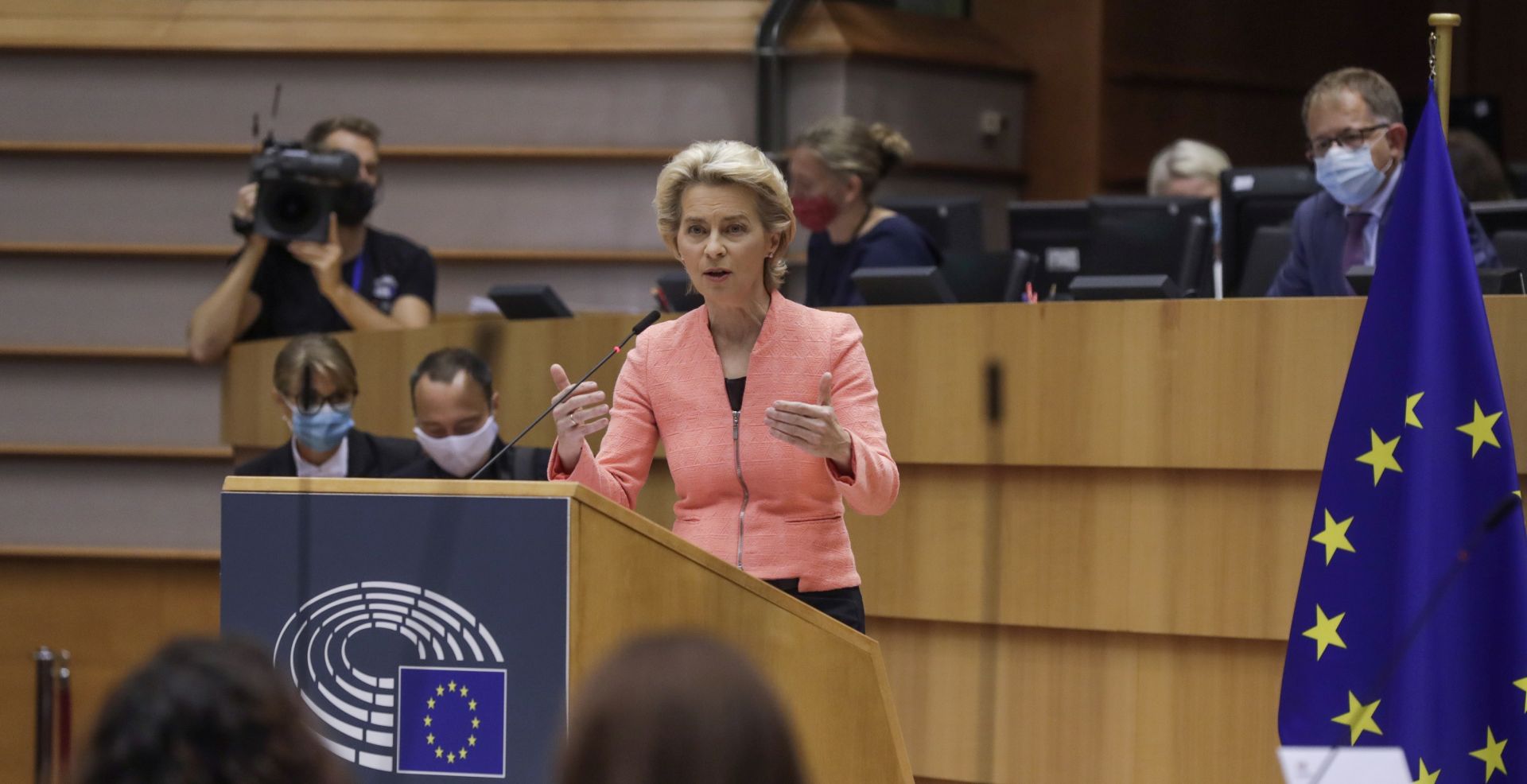 epa08672116 European Commission President Ursula Von Der Leyen delivers her first state of the union speech at a plenary session of European Parliament in Brussels, Belgium, 16 September 2020.  EPA/OLIVIER HOSLET