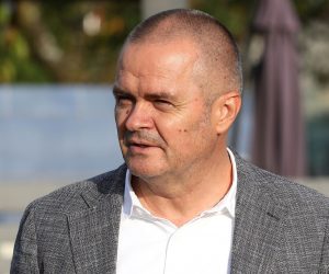 Velika Gorica, 18.09.2020 - Igor Ciper, odvjetnik Draena Bariiæa dao je izjavu medijima nakon pretresa Bariiæeve kuæe. HDZ-ov gradonaèelnik Velike Gorice Draen Bariiæ, osumnjièen u aferi Janaf, uhiæen je danas. foto HINA/ Lana SLIVAR DOMINIÆ/ lsd