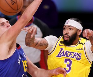 epa08680005 Los Angeles Lakers forward Anthony Davis (R) passes as Denver Nuggets center Nikola Jokic (L) of Serbia defends during the first half of the NBA basketball Western Conference finals playoff game one between the Denver Nuggets and the Los Angeles Lakers at the ESPN Wide World of Sports Complex in Kissimmee, Florida, USA, 18 September 2020.  EPA/ERIK S. LESSER SHUTTERSTOCK OUT