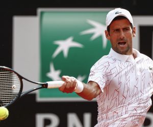 epa08680989 Novak Djokovic of Serbia in action during his men's singles quarter-finals round match against Dominik Koepfer of Geermany at the Italian Open tennis tournament in Rome, Italy, 19 September 2020.  EPA/Angelo Carconi / POOL