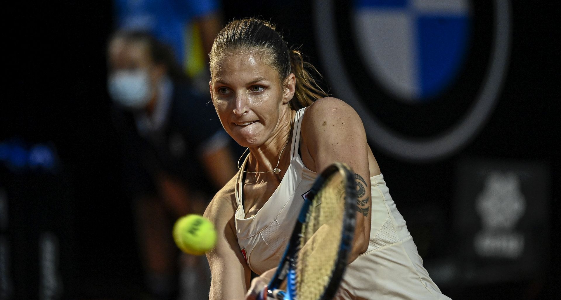 epa08682055 Karolina Pliskova of Czech Republics in action during her women's singles quarter-finals round match against Elise Mertens of Belgium at the Italian Open tennis tournament in Rome, Italy, 19 September 2020.  EPA/Riccardo Antimiani / POOL