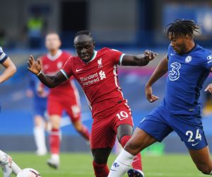 epa08684236 Reece James of Chelsea (R) in action against Sadio Mane of Liverpool (C) during the English Premier League match between Chelsea vs Liverpool in London, Britain, 20 September 2020.  EPA/Neil Hall / Pool EDITORIAL USE ONLY. No use with unauthorized audio, video, data, fixture lists, club/league logos or 'live' services. Online in-match use limited to 120 images, no video emulation. No use in betting, games or single club/league/player publications.