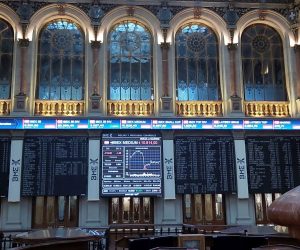 epa08685696 A screen displays a chart with the evolution of index IBEX 35 at Madrid's Stock Exchange Market, Spain, 21 September 2020. The index IBEX 35 dropped by 1.23 percent at the opening of the trading day to reach 6,843.30 points amid of fears for new lockdowns in Europe.  EPA/ALTEA TEJIDO