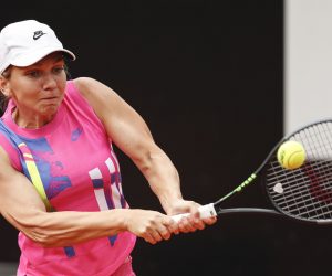 epa08686306 Simona Halep of Romania in action against Karolina Pliskova of Czech Republic during their women's singles final round match at the Italian Open tennis tournament in Rome, Italy, 21 September 2020.  EPA/CLIVE BRUNSKILL / POOL