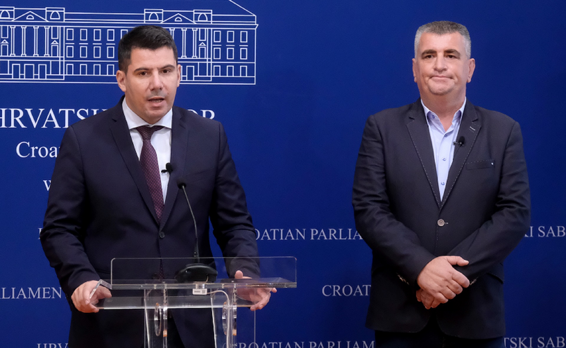 Zagreb, 23.09.2020. - Konferencija za medije Kluba zastupnika Mosta nezavisnih lista na temu: "Tko je odgovoran što istrage završavanju probijanjem mjera i što se primatelji mita imenuju na čela strateških tvrtki? ".
Na fotografiji Nikola Grmoja, Miro Bulj.
foto HINA/ Edvard ŠUŠAK/ es